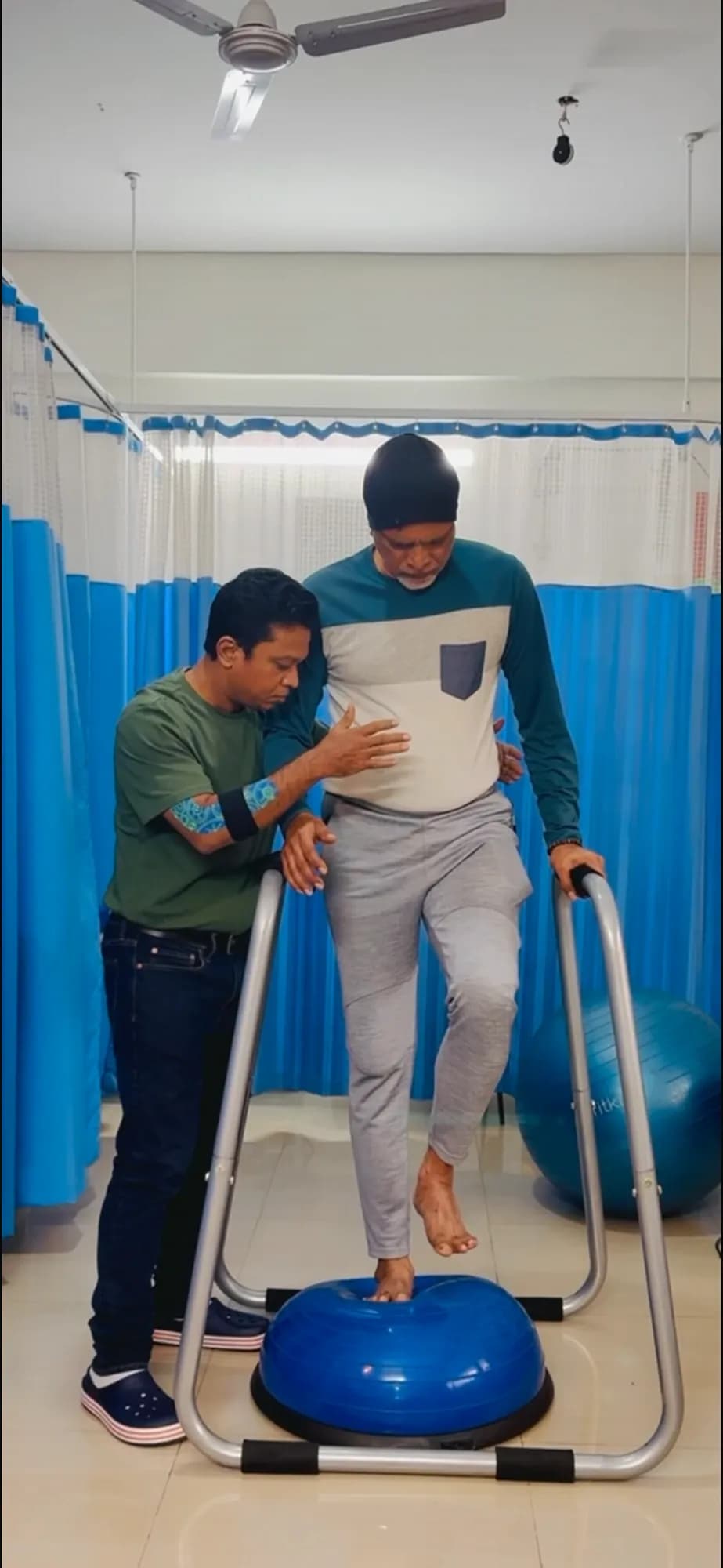 Cone-agility lane at Pro Physiotherapy JP Nagar 8th Phase — cutting, planting and lateral-shuffle drills for runners, cricketers and badminton players